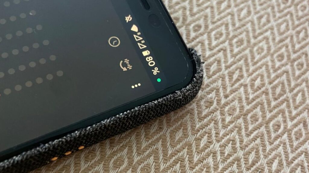 Signal d'alerte souvent ignoré : Que signifie le point vert dans la barre d'état