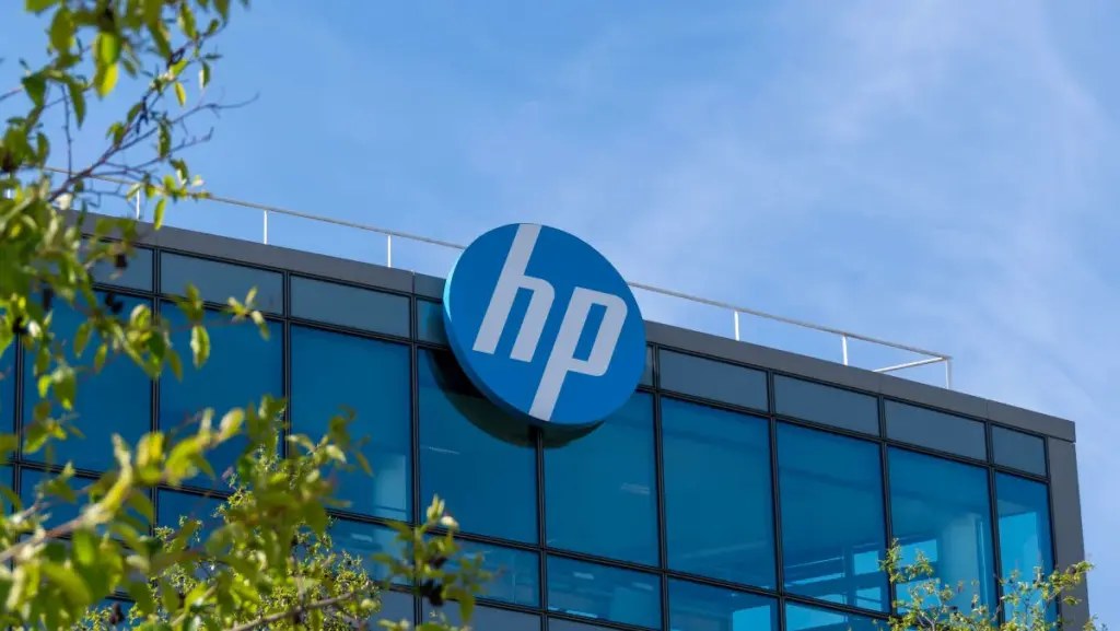 HP supprime jusqu’à 6000 postes pour tout miser sur l’IA: le pari risqué de 2028 qui change tout