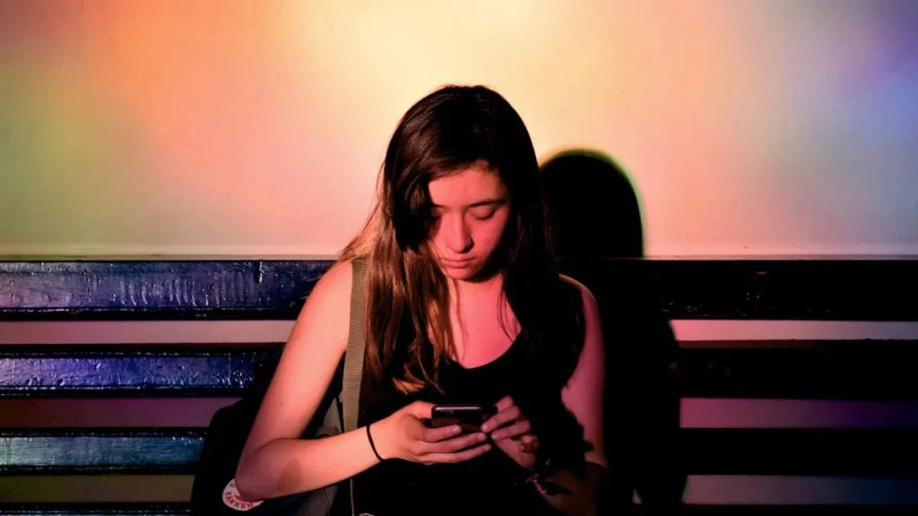 Solitude et IA : pourquoi un message d&rsquo;un inconnu reste plus précieux que ChatGPT