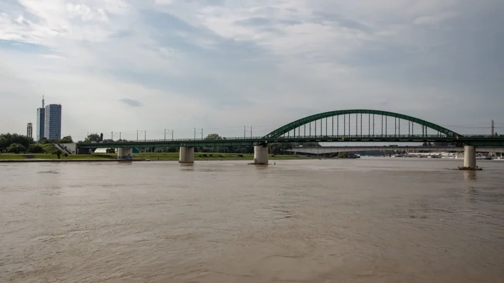 Mine Danube 1944 : Comment une Sécheresse Estivale a Réveillé 700 kg d&rsquo;Explosif près de Virt
